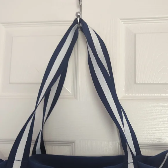 NWOT Tommy Bahama Duffel Bag - Picture 4 of 9